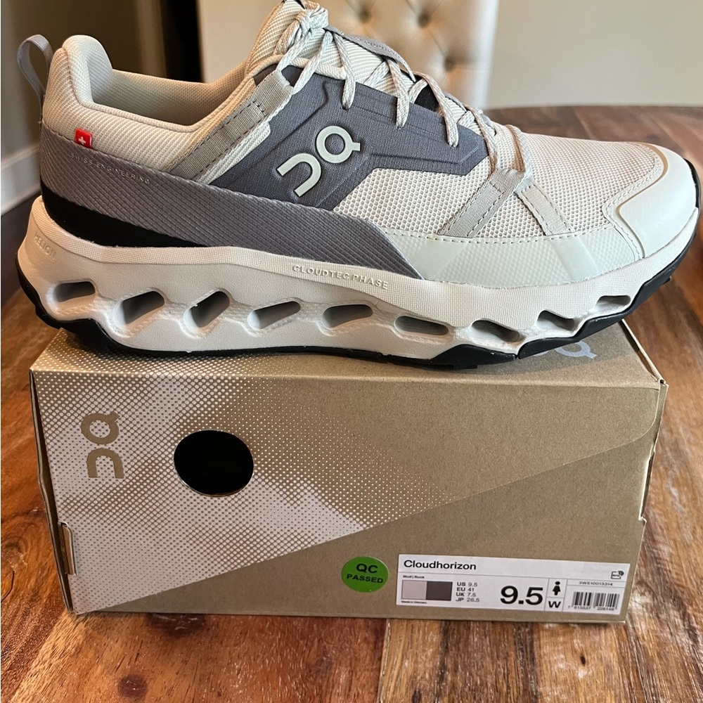On Running Cloudhorizon Cream and Gray Athletic Shoes